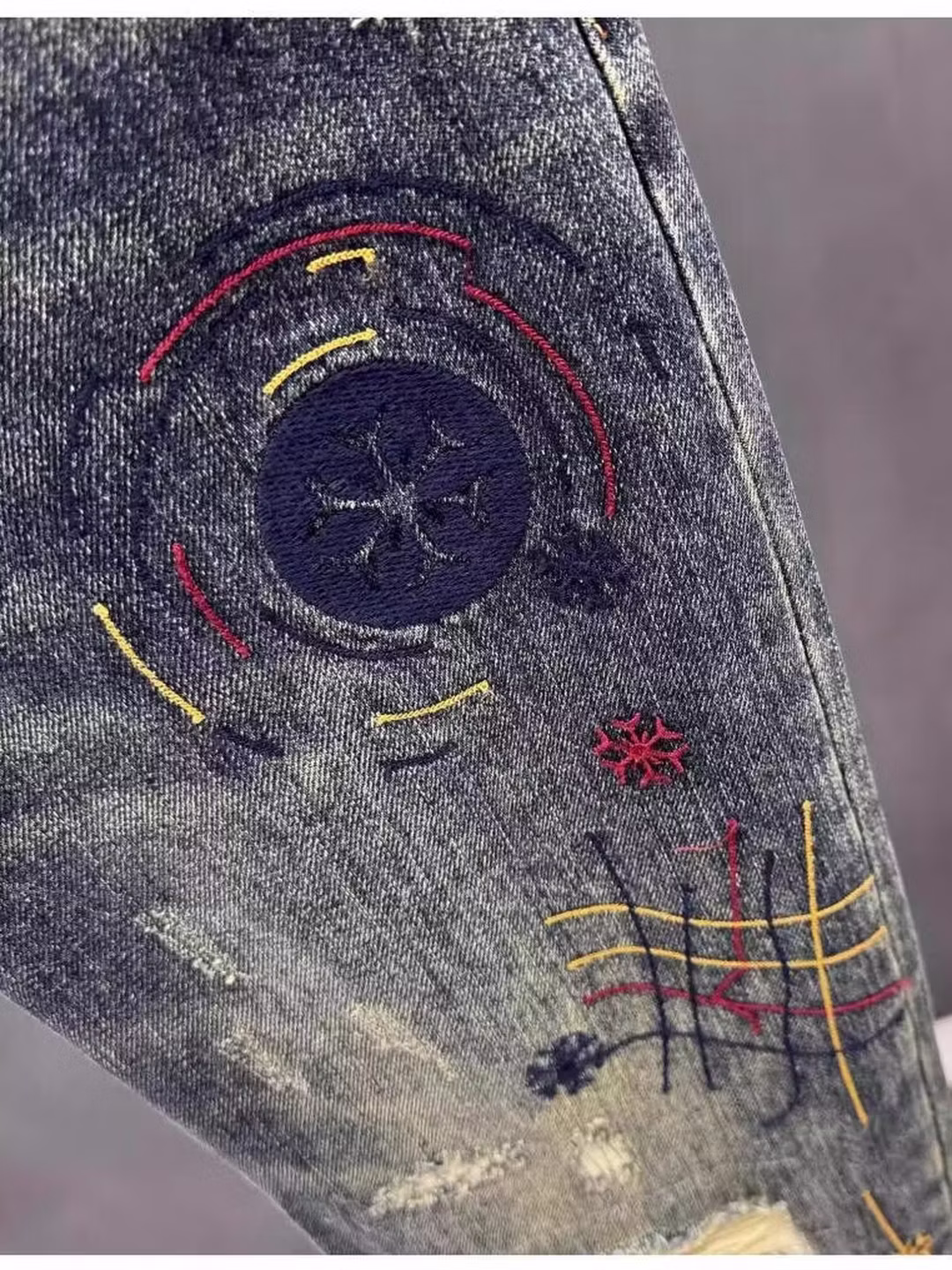 Men's Blue Ripped Patch Jeans American Retro Style Straight Fit_voghion.com