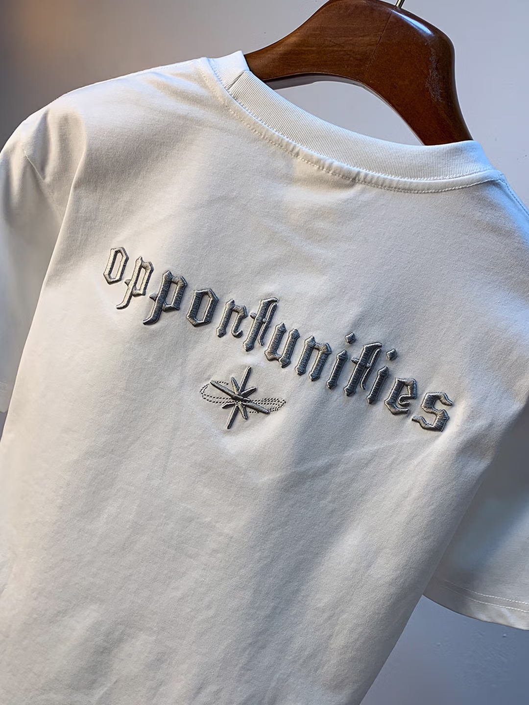 Embroidered Short-sleeved T-shirt Men's 2026 New Summer Thin Cool Simple T-shirt Casual Half-sleeved Clothes_viptrois.com