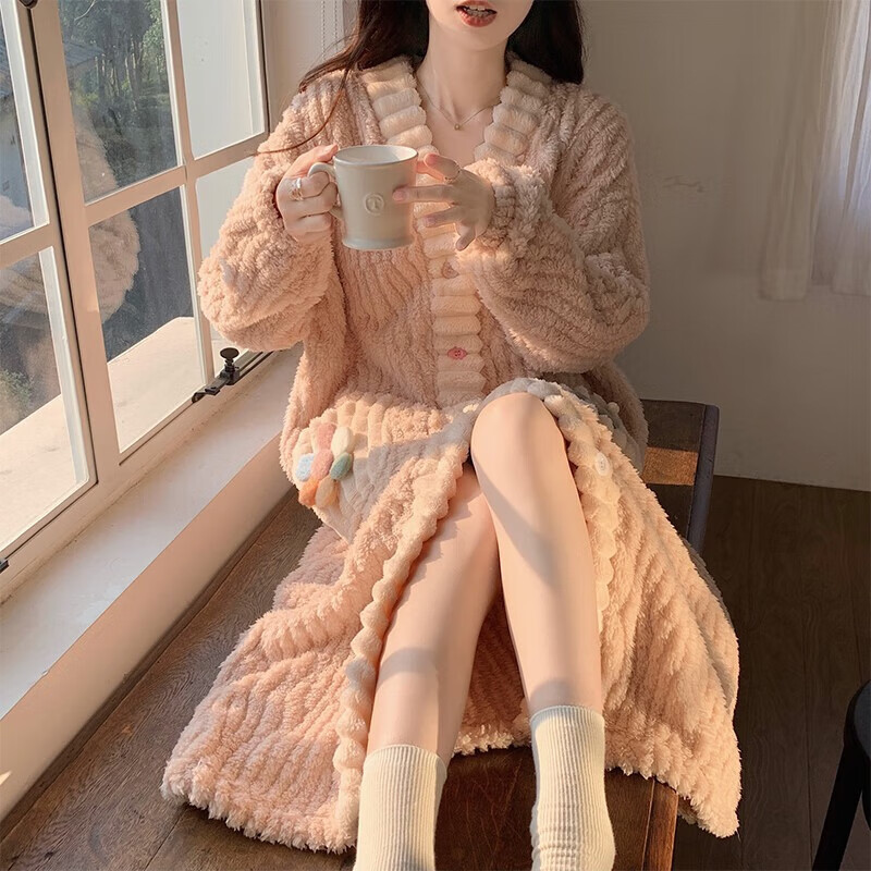 【39.41包邮】俞兆林 女士珊瑚绒加厚保暖长款睡袍 可爱粉 均码 【适合80-140斤】