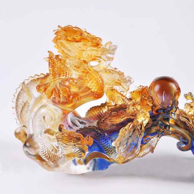 山川的形势比作九种龙姿,它们分别是回龙,出洋龙,降龙,升龙,飞龙,卧龙