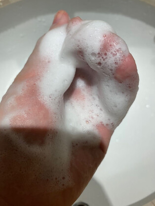 喜欢有泡泡的小伙伴可以在使用的时候用气泡工具起完泡后在使用,我