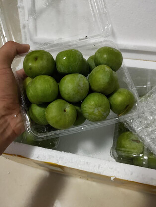 收到快递的时候满满的期待,非常开心,迫不及待地打开包装,很严实,还给