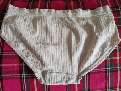 反面的照片,虽然对石墨烯不大了解,但比较明显的是不是棉质地,也不是