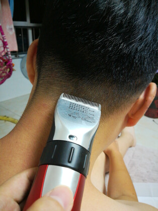 日威(rewell)专业电推子理发器成人充电式电推剪自动婴儿宝宝推头发