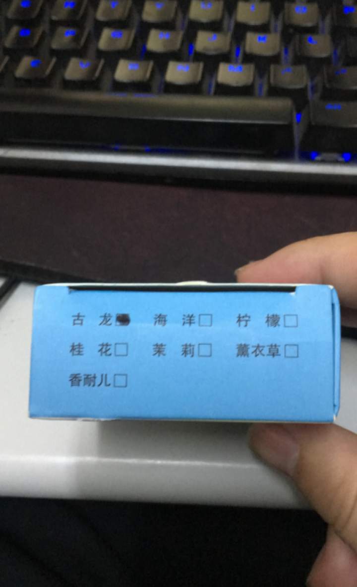 汽车用香水车载车内香水挂式用品 后视镜挂件装饰品除异味 车内香水座式创意摆件 挂件,第4张