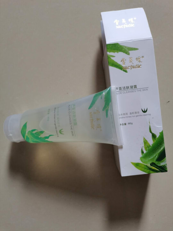 【雪芙蝶】芦荟洁面深层洁肤乳洗面奶控油补水保湿卸妆水男女学生通用90g怎么样，好用吗，口碑，心得，评价，试用报告,第4张