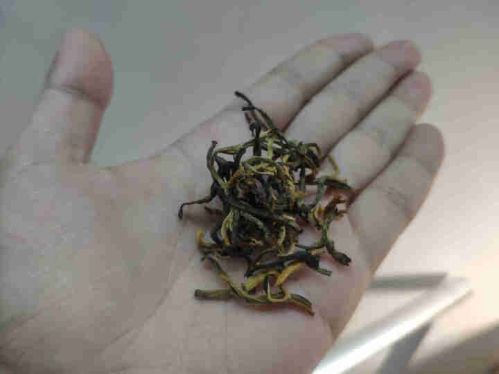 红茶茶叶 滇红金芽云南凤庆古树金大芽滇红茶金针 功夫红茶300g蜜香 隆仁古茶 【品鉴装】云南凤庆滇红大金芽红茶怎么样，好用吗，口碑，心得，评价，试用报告,第3张