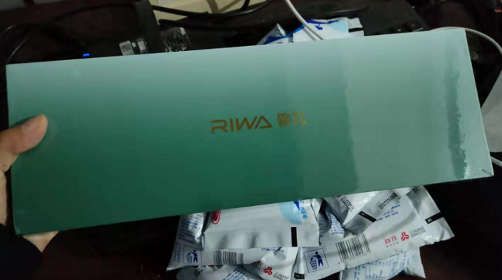 雷瓦（RIWA）卷发棒直板夹直发迷你负离子卷直两用可做8种造型两用烫发电熨板便携卷发器8350怎么样，好用吗，口碑，心得，评价，试用报告,第2张