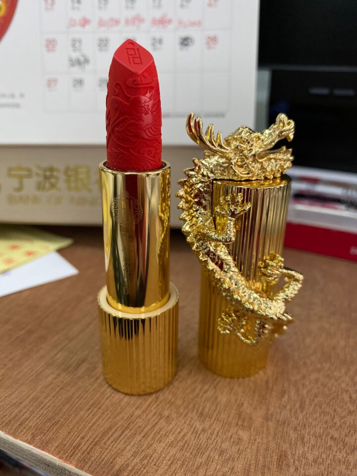 正宫御品小金龙3D立体雕花口红 中国风丝绒哑光不掉色不沾杯润唇膏女士 唇釉唇彩唇蜜染唇液学生套装 M01#正宫色怎么样，好用吗，口碑，心得，评价，试用报告,第4张