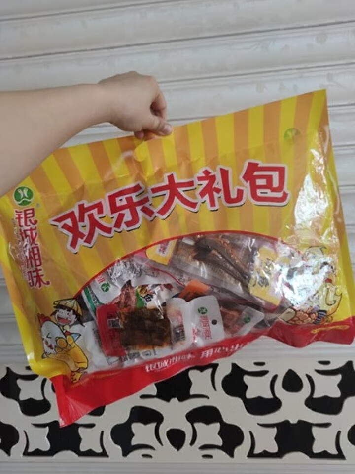 银城湘味香辣卤味零食大礼包 鸭脖鸭掌鱼仔肉干肉排学生休闲食品送女友节日礼物736g辣食40包 超值1份（内40小包*736g) 零食大礼包怎么样，好用吗，口碑，,第2张