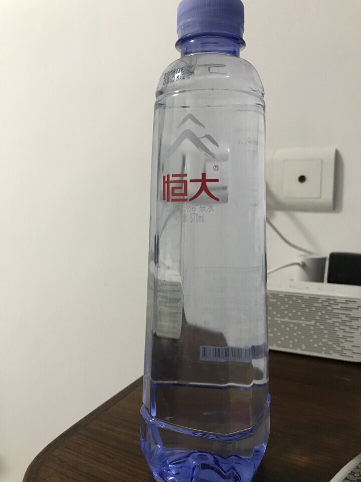 恒大 天然矿泉水 饮用水 瓶装水 非纯净水商务用水 570ml*1瓶（样品不售卖）怎么样，好用吗，口碑，心得，评价，试用报告,第4张