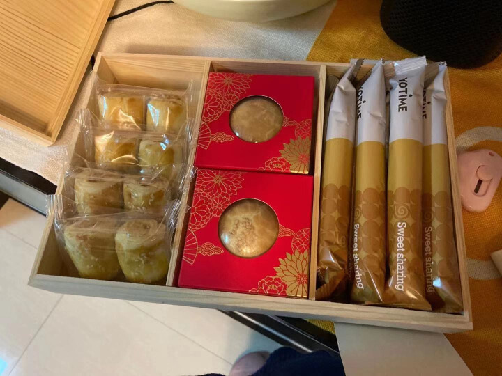 YOTIME木质糕点年货礼盒 蛋黄酥蛋卷黄金酥 新年送礼佳品伴手礼零食大礼包春节过年礼物企业团购定制 年味酥点礼盒怎么样，好用吗，口碑，心得，评价，试用报告,第4张