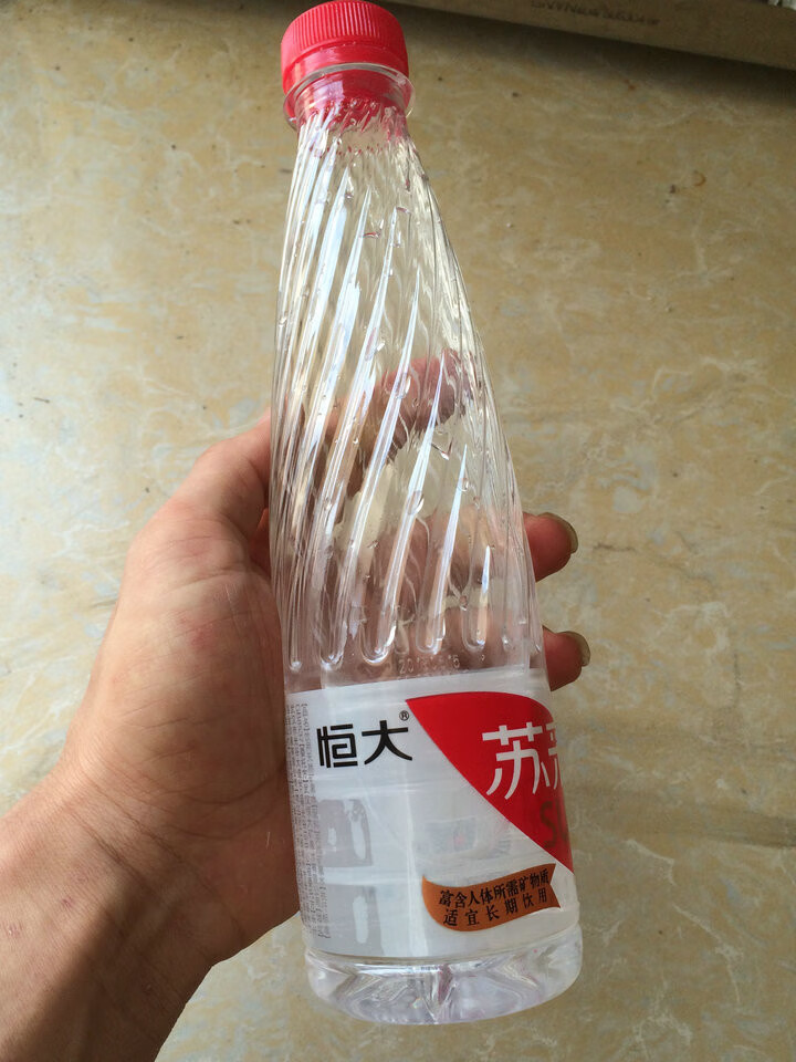 恒大 苏采天然矿泉水 饮用水 非纯净水 个性瓶身高颜值 500ml*1瓶（样品不售卖）怎么样，好用吗，口碑，心得，评价，试用报告,第2张