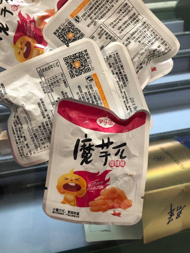 治铮 魔芋爽 素毛肚 办公室网红休闲零食辣条200g（10g*20袋）麻辣 香辣食品 香辣味怎么样，好用吗，口碑，心得，评价，试用报告,第4张