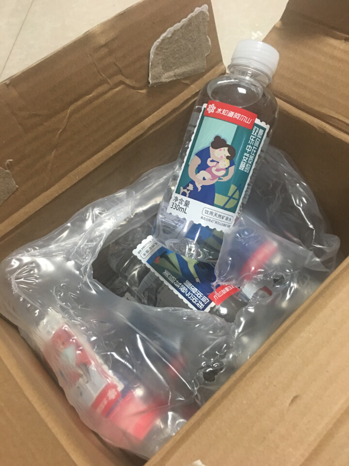 水知道阿尔山 天然矿泉水330ml*24瓶饮用水瓶装矿泉水非苏打水纯净水整箱包邮弱碱性水天然水 1箱怎么样，好用吗，口碑，心得，评价，试用报告,第3张