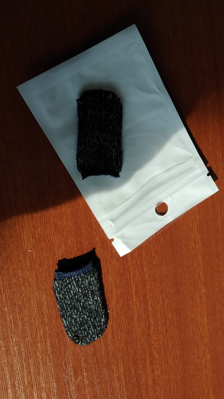 【买2送1】保护宝 游戏指套 吃鸡王者荣耀拇指防汗防滑透气手指套和平精英刺激战场手游触摸防手汗神器 吃鸡指套【一对装】怎么样，好用吗，口碑，心得，评价，试用报告,第2张
