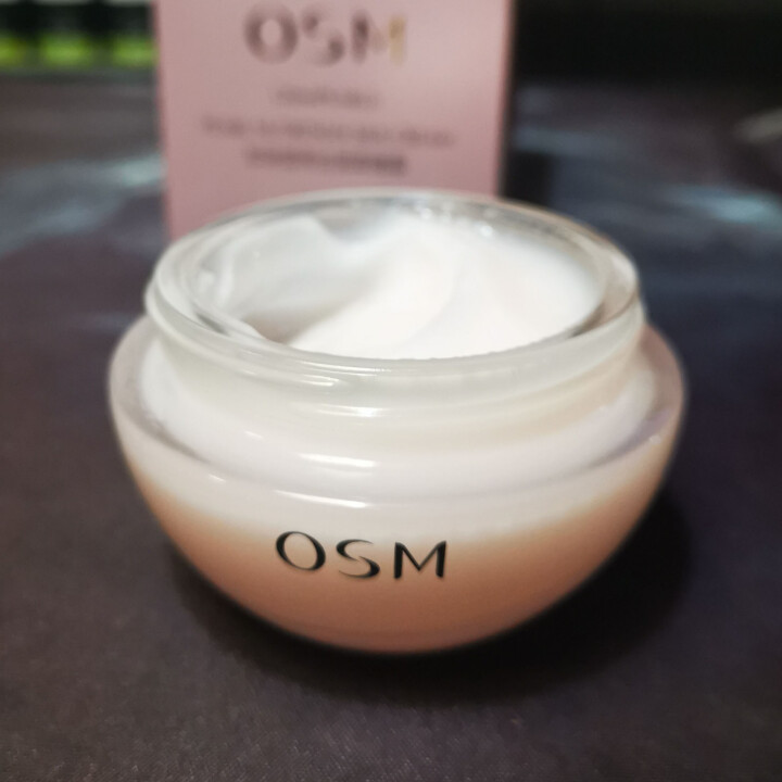 欧诗漫（OSM）珍珠面霜女补水保湿珍珠丝滑柔嫩多效修护乳霜50g 提拉紧致滋润晚霜护肤品怎么样，好用吗，口碑，心得，评价，试用报告,第4张