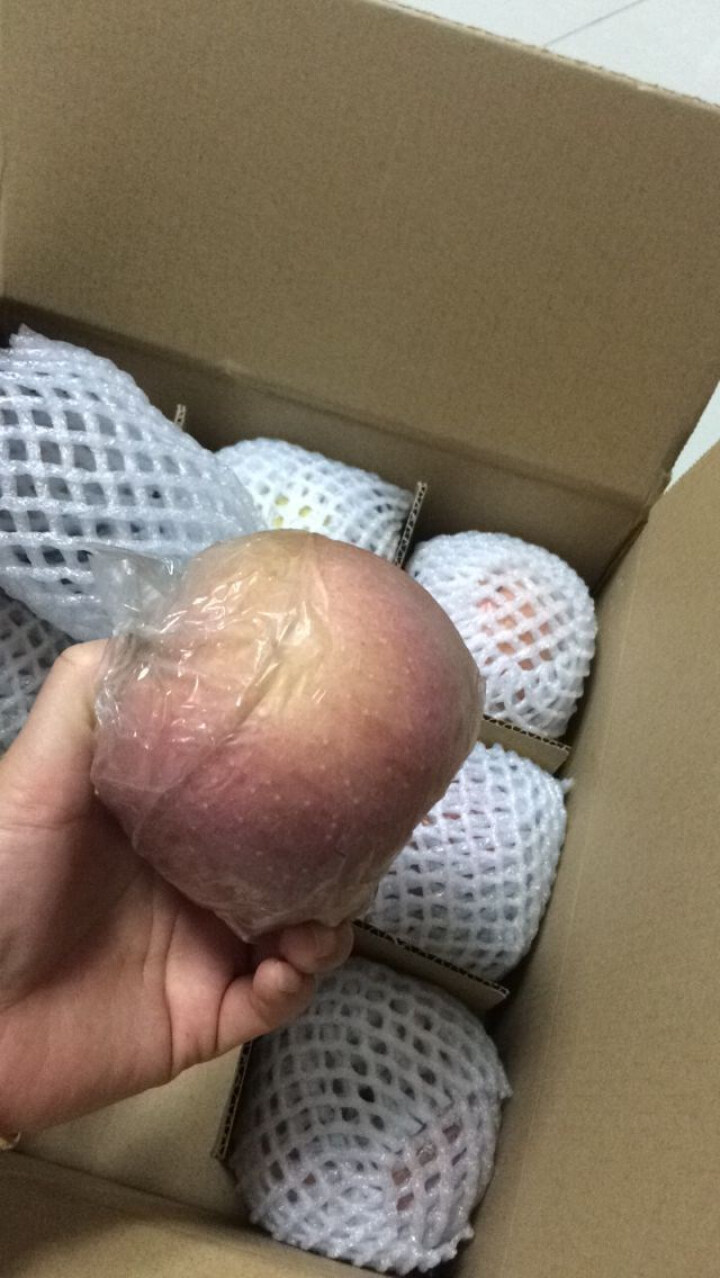 逗鲜 新鲜水果冰糖心红富士苹果2.5kg 单果80,第3张