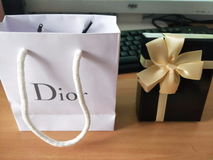 迪奥（Dior） 【专柜正品】Dior迪奥口红女士唇膏 烈艳蓝金999#滋润赠礼盒礼袋怎么样，好用吗，口碑，心得，评价，试用报告,第4张