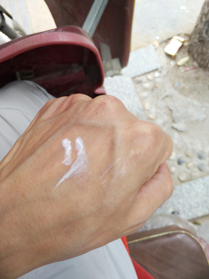 玉兰油OLAY防晒霜轻透倍护防晒液40ml（轻薄控油 SPF30 PA+++ 新老包装随机发送）怎么样，好用吗，口碑，心得，评价，试用报告,第4张