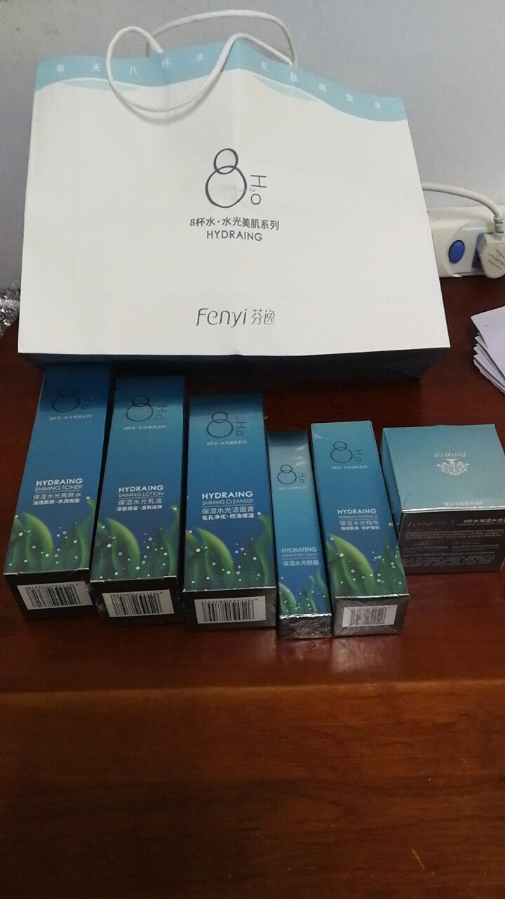 芬逸（FENYI） 八杯水套装深海奇缘水光美肌 8杯水补水保湿爽肤水乳液女护肤品化妆 六件套（洗面奶+爽肤水+乳液+眼霜+水光霜+精华）怎么样，好用吗，口碑，心,第2张