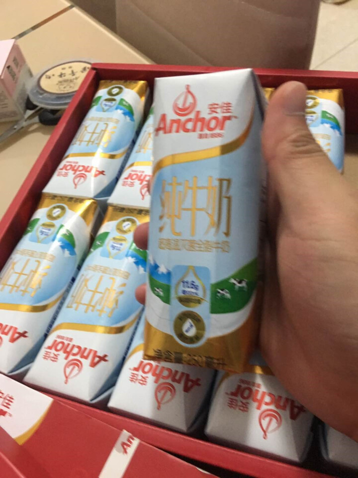 【京东joy联名款】新西兰安佳（Anchor）纯牛奶 狗年定制版礼盒250ml*10盒怎么样，好用吗，口碑，心得，评价，试用报告,第2张