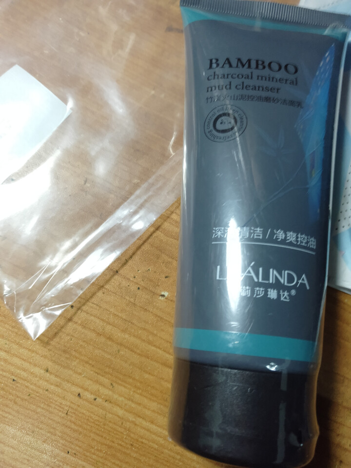 莉莎琳达（lisalinda）竹炭火山泥磨砂洁面乳120g　控油去痘洗面奶　清洁去黑头粉刺去角质男女怎么样，好用吗，口碑，心得，评价，试用报告,第3张