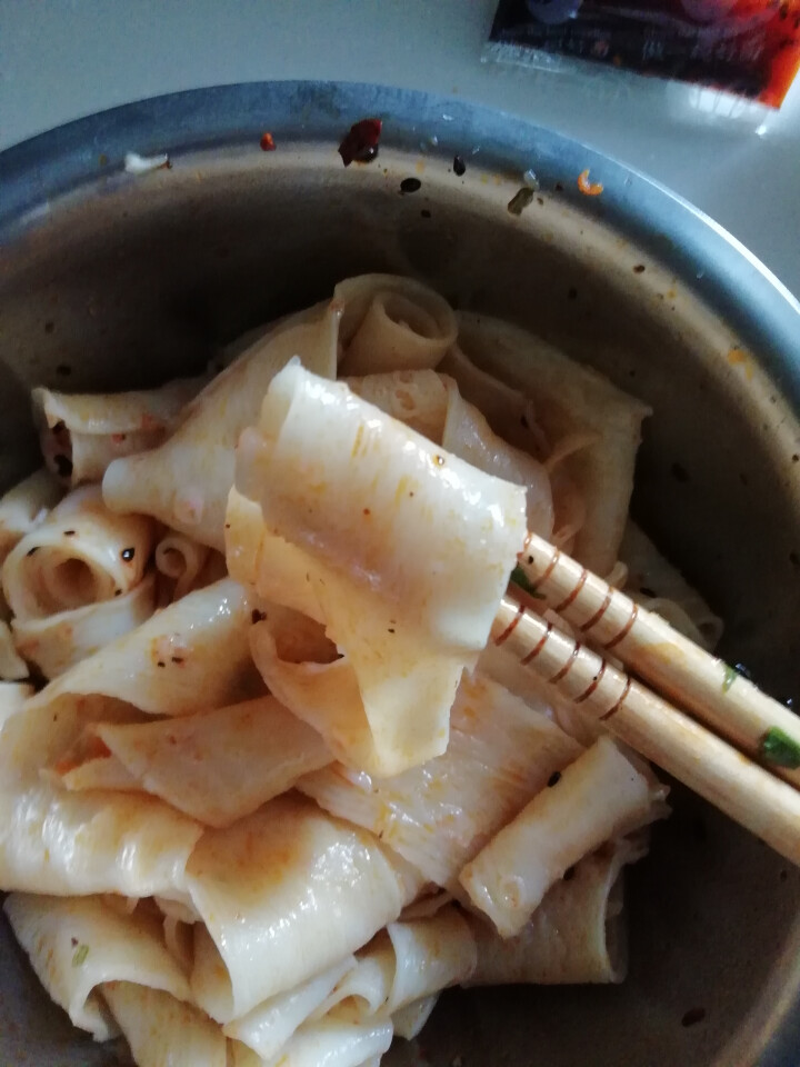 阿宽旅行套餐 重庆小面酸辣味 麻辣味 铺盖面红油面皮 方便面干拌面6碗装 阿宽红油面皮1袋怎么样，好用吗，口碑，心得，评价，试用报告,第4张