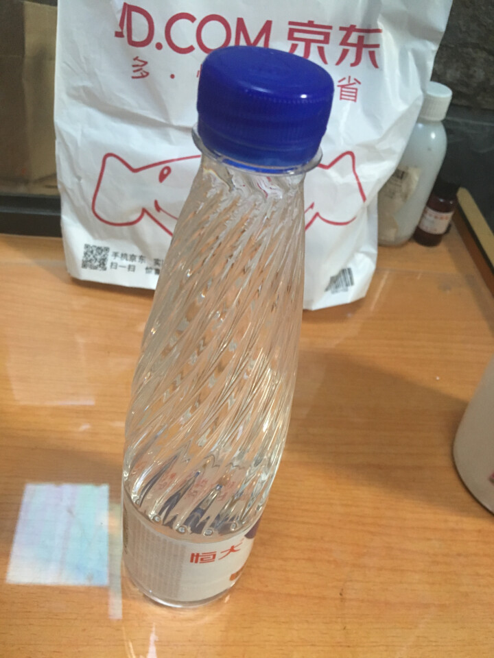 恒大 苏采天然矿泉水 饮用水 非纯净水 个性瓶身高颜值 500ml*1瓶怎么样，好用吗，口碑，心得，评价，试用报告,第2张