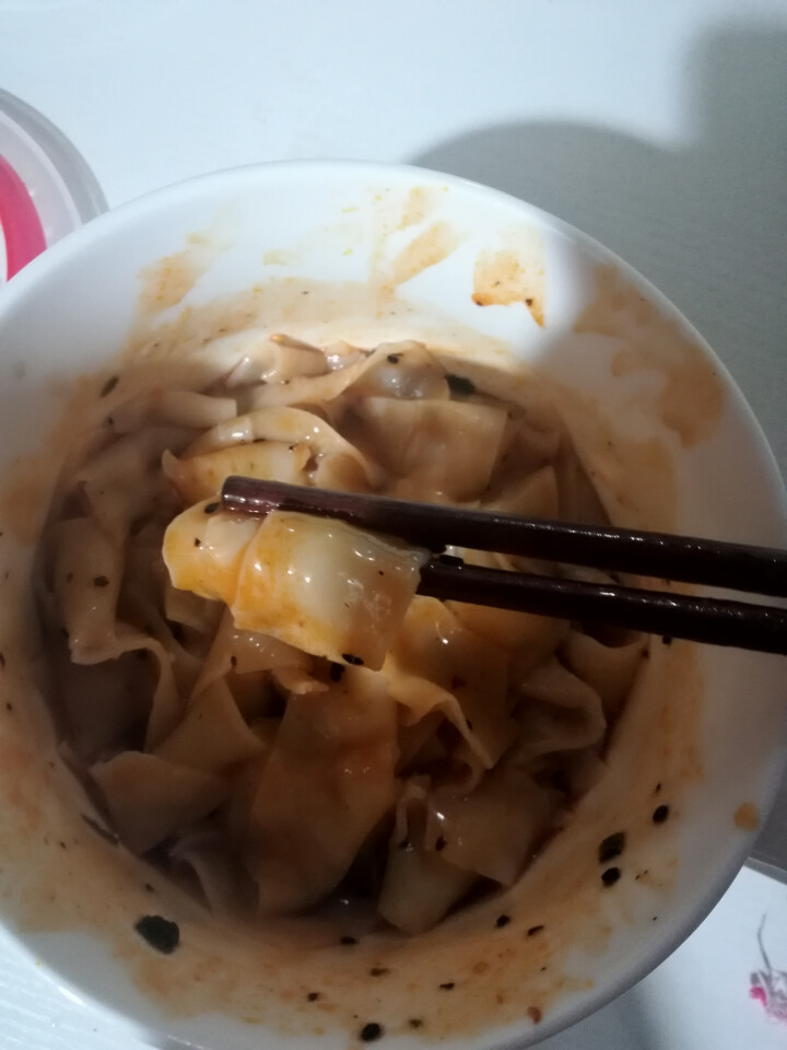 阿宽旅行套餐 重庆小面酸辣味 麻辣味 铺盖面红油面皮 方便面干拌面6碗装 阿宽红油面皮1袋怎么样，好用吗，口碑，心得，评价，试用报告,第4张