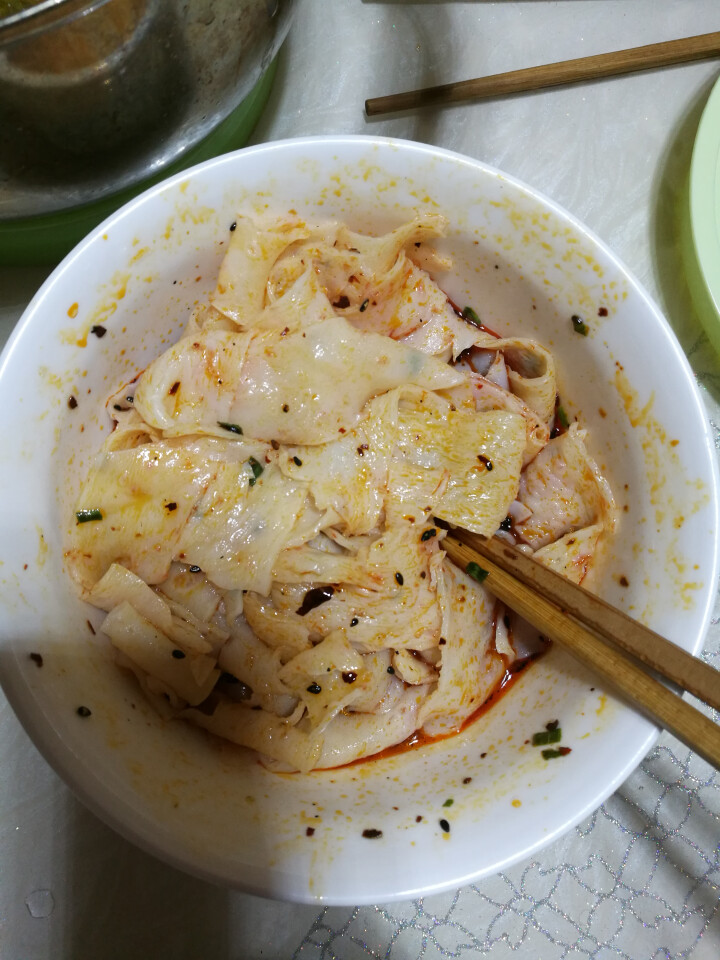 阿宽旅行套餐 重庆小面酸辣味 麻辣味 铺盖面红油面皮 方便面干拌面6碗装 阿宽红油面皮1袋怎么样，好用吗，口碑，心得，评价，试用报告,第2张