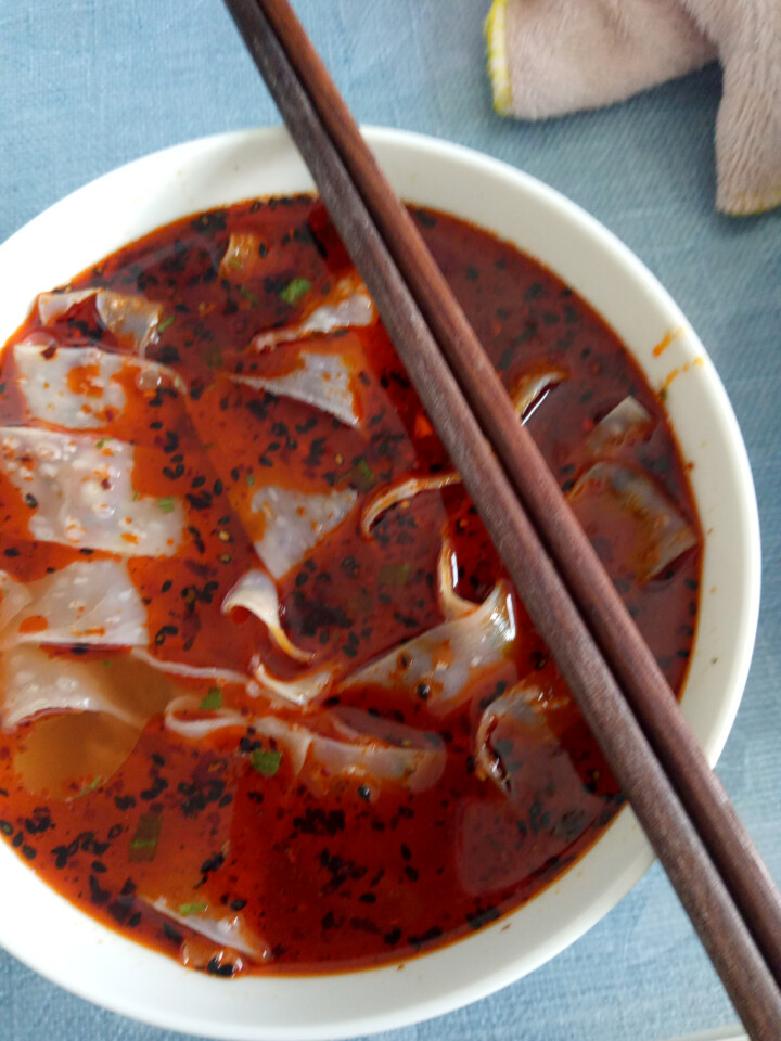 阿宽旅行套餐 重庆小面酸辣味 麻辣味 铺盖面红油面皮 方便面干拌面6碗装 阿宽红油面皮1袋怎么样，好用吗，口碑，心得，评价，试用报告,第4张