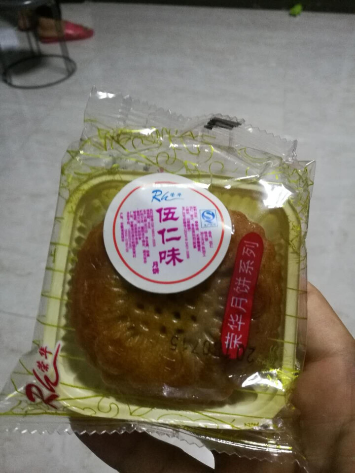 广式月饼100g 蛋黄莲蓉豆沙芝麻水蜜桃哈密瓜老式五仁水果味散装批发中秋节食品芝麻月饼礼盒 散装4个口味随机怎么样，好用吗，口碑，心得，评价，试用报告,第4张