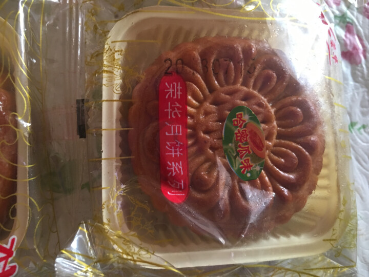 广式月饼100g 蛋黄莲蓉豆沙芝麻水蜜桃哈密瓜老式五仁水果味散装批发中秋节食品芝麻月饼礼盒 散装4个口味随机怎么样，好用吗，口碑，心得，评价，试用报告,第4张