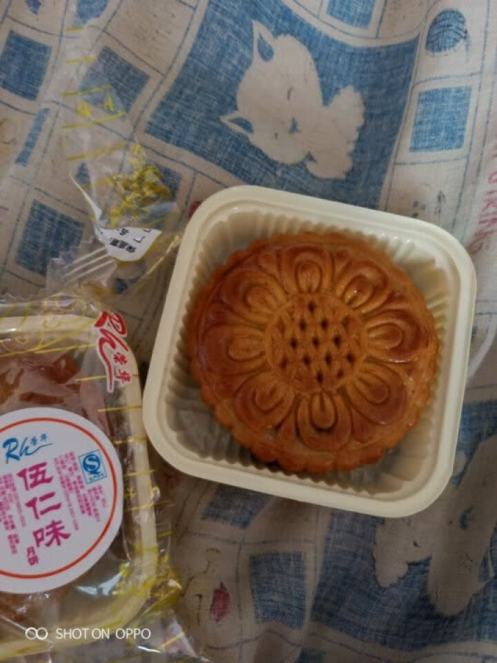 广式月饼100g 蛋黄莲蓉豆沙芝麻水蜜桃哈密瓜老式五仁水果味散装批发中秋节食品芝麻月饼礼盒 散装4个口味随机怎么样，好用吗，口碑，心得，评价，试用报告,第3张