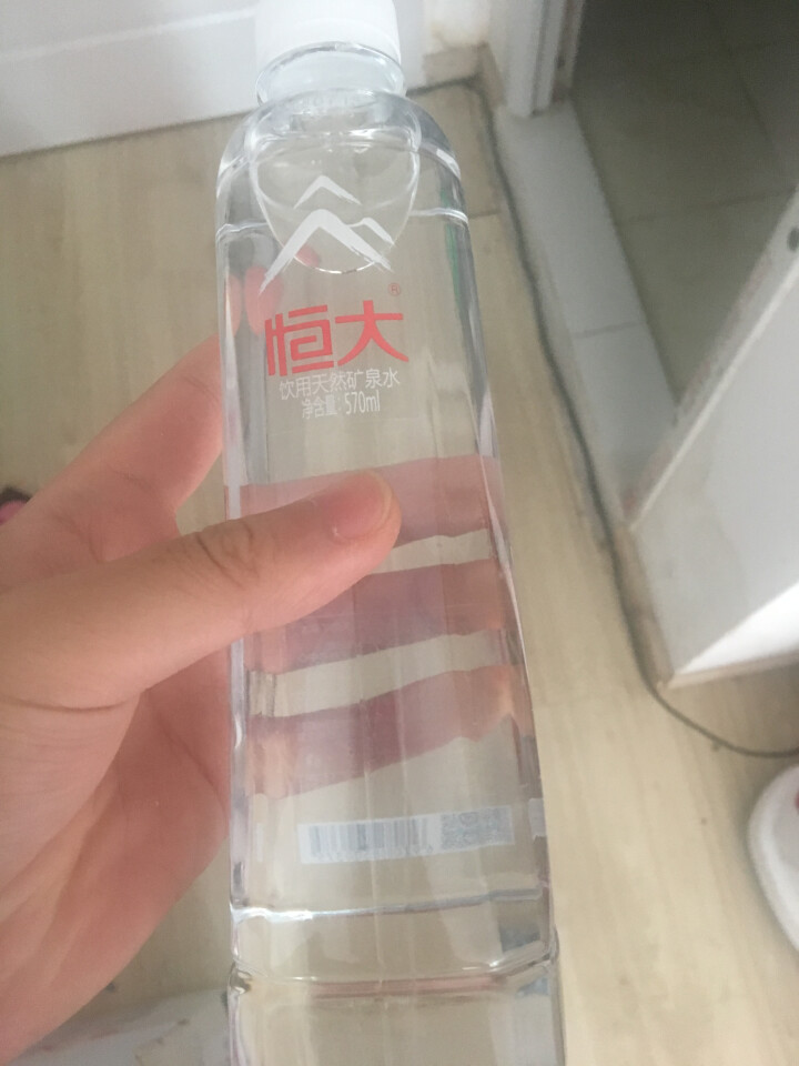 恒大 矿泉水 饮用水 瓶装水 非纯净水商务用水 570ml*24瓶整箱怎么样，好用吗，口碑，心得，评价，试用报告,第3张