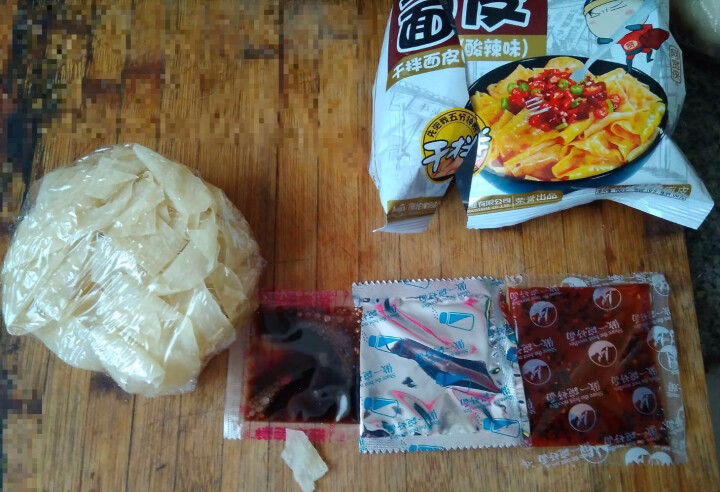 阿宽旅行套餐 重庆小面酸辣味 麻辣味 铺盖面红油面皮 方便面干拌面6碗装 阿宽红油面皮1袋怎么样，好用吗，口碑，心得，评价，试用报告,第3张