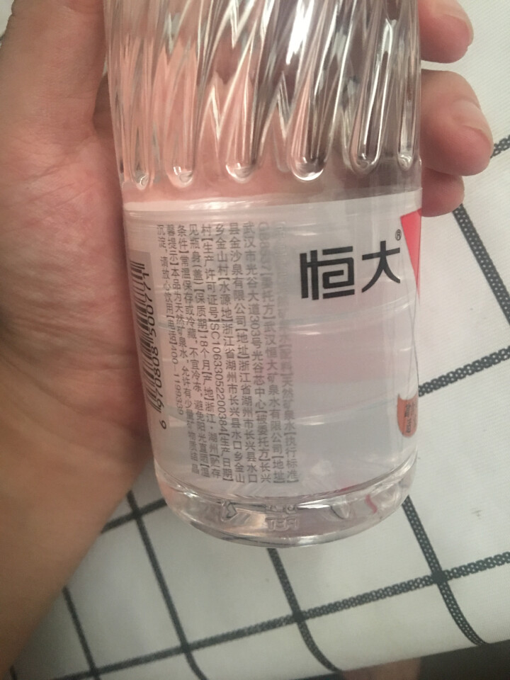 恒大 苏采矿泉水 饮用水 天然水 非纯净水 个性瓶身高颜值 500ml*1瓶怎么样，好用吗，口碑，心得，评价，试用报告,第3张