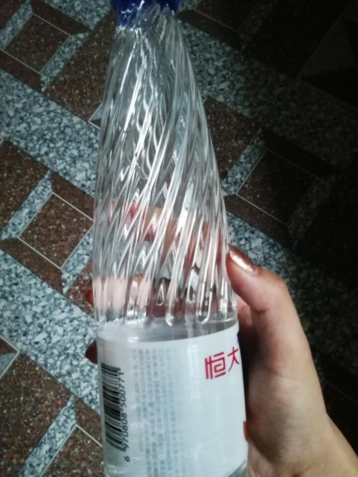 恒大 苏采天然矿泉水 饮用水 非纯净水 个性瓶身高颜值 500ml*1瓶怎么样，好用吗，口碑，心得，评价，试用报告,第4张