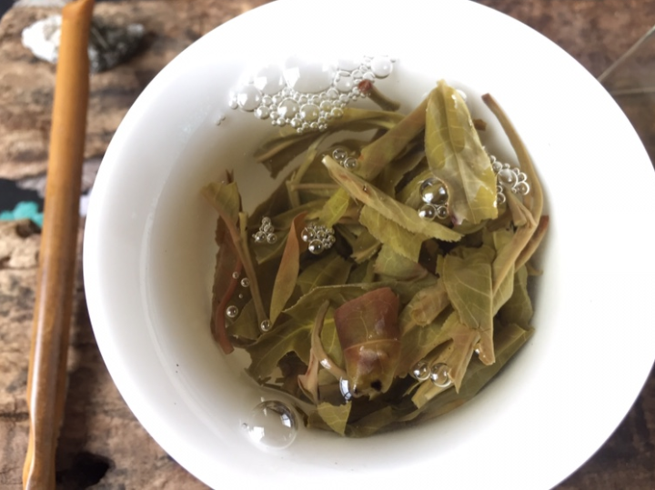 老同志普洱茶生茶 2018惜春大曼吕饼茶 100g/饼 乔木老树茶青特级普洱 惜春,第3张