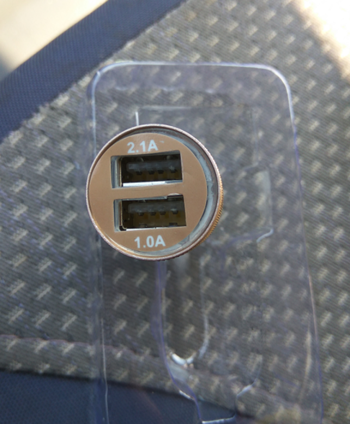 晟微 车载充电器 双USB快速车充适于安卓\/苹果